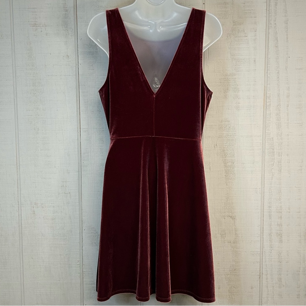 Express Womens Velvet Dress Size‎ M Stretch Knee Length Pull On Red Regencycore - Picture 2 of 8